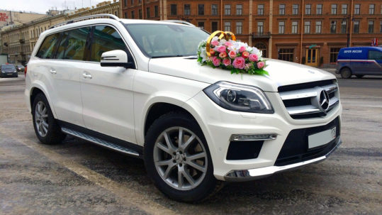 Аренда автомобиля с водителем на свадьбу